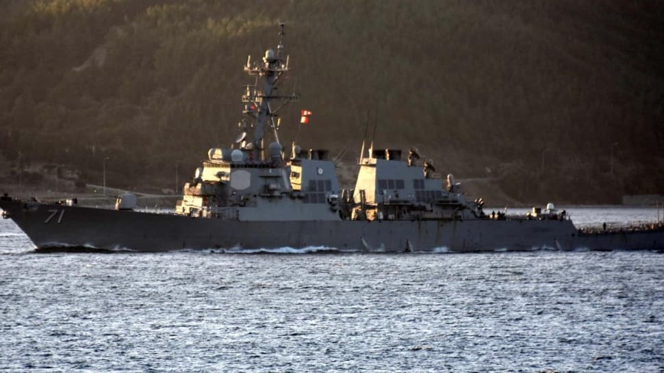 ABD Deniz Kuvvetleri’ne ait 154 metre uzunluğundaki füze destroyeri Çanakkale Boğazından geçti.